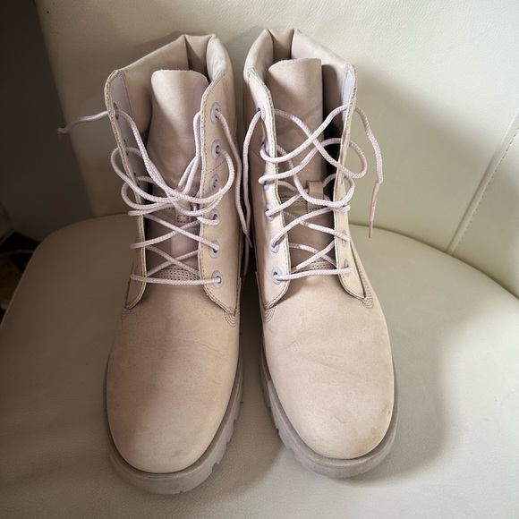 lilac timberland boots, size 8.5 - Picture 5 of 5